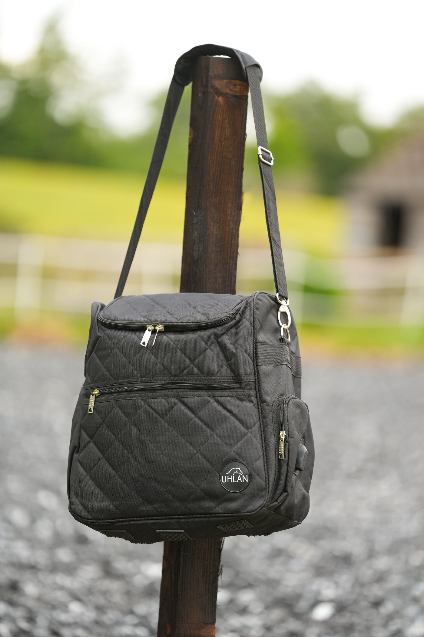 Black Grooming Pro Bag With USB Port & Drinks Cooler